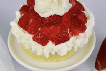 Keto Strawberry Shortcake Cake